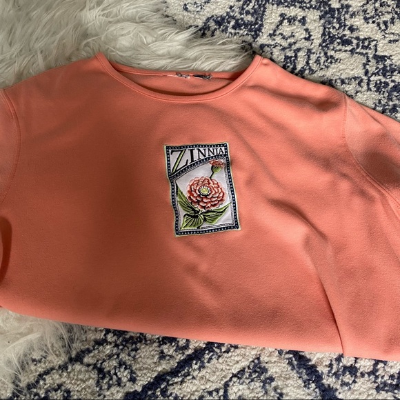 Vintage Zinnia Embroidered Tee - Picture 3 of 4